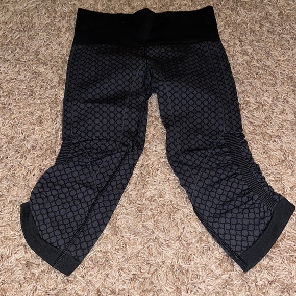 Lululemon crops - Picture 1 of 4